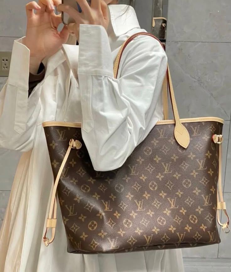 LV TOTE