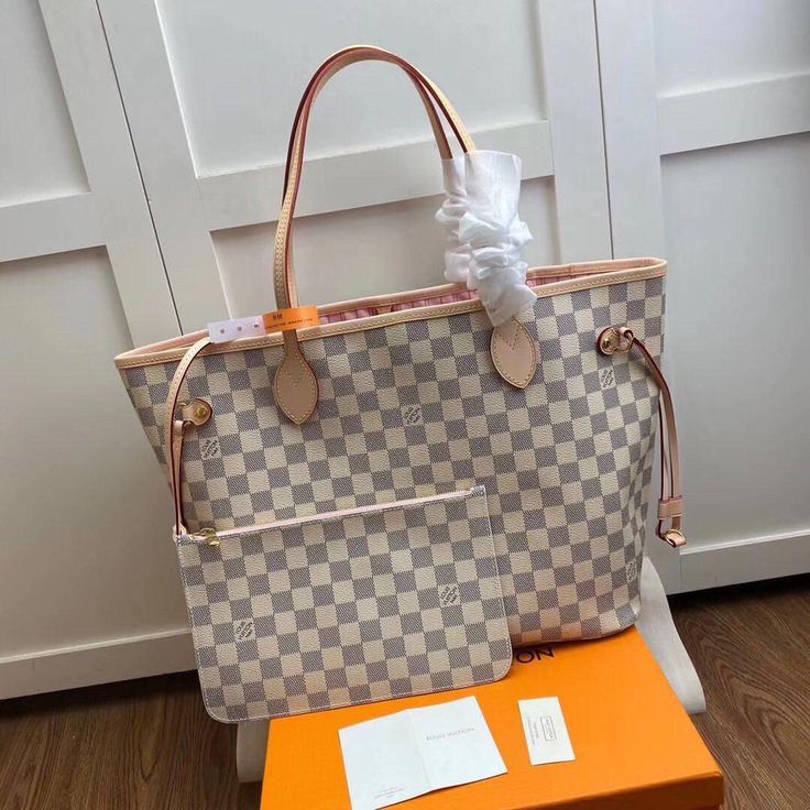 LV TOTE