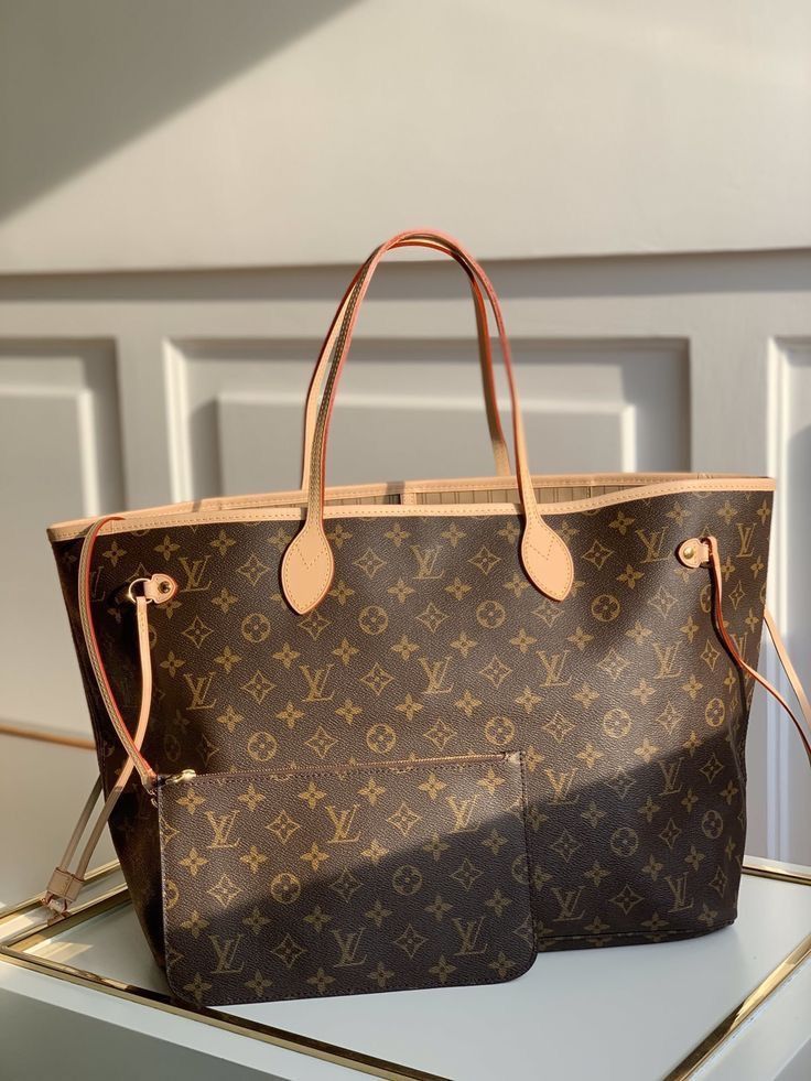 LV TOTE